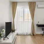 La Vie Est Belle