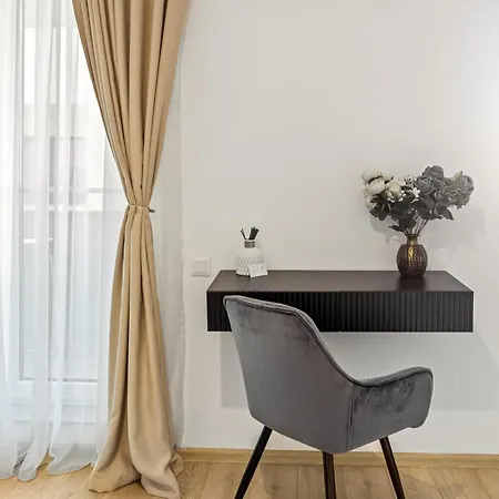 Апартаменты La Vie Est Belle *